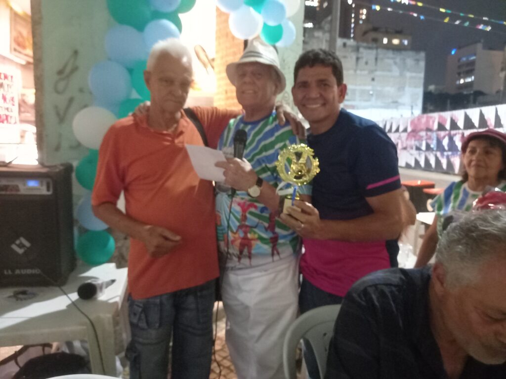 J. Massena com Wanildo Gomes e J. Bosco, ganhadores do concurso de marchinhas