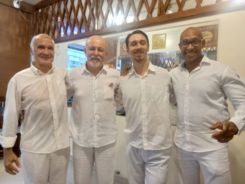 Dançarinos profissionais de dança de salão. Da esquerda para a direita: José Ferreira, Ricardo Barros, Alan Marques e Alexandre Santos