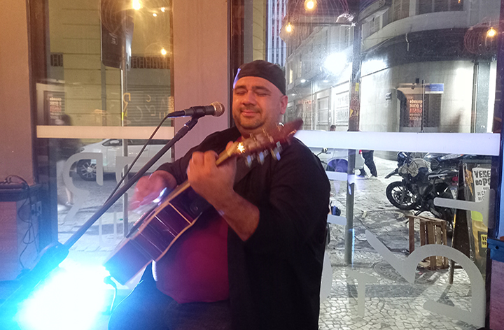 O violonista André Marçal foi um show à parte. Siga o perfil do artista no Instagram.